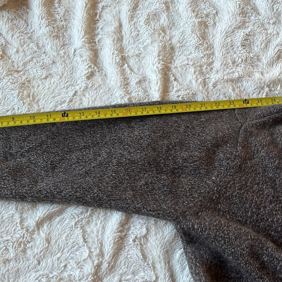 Garys Brown 100% Cashmere Very Soft And Think Sweater Size  L - Picture 8 of 8